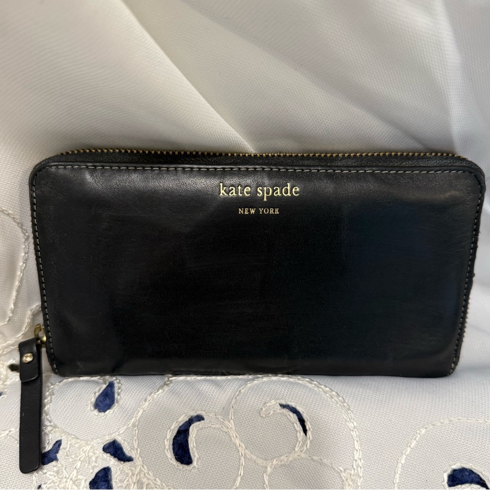 Kate Spade Vintage “Dara” Black Leather Wallet from Narragansett Collection